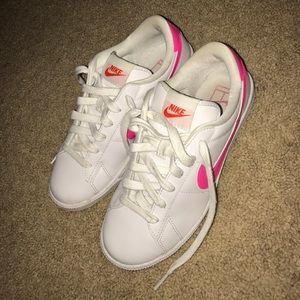 white & pink nike shoes